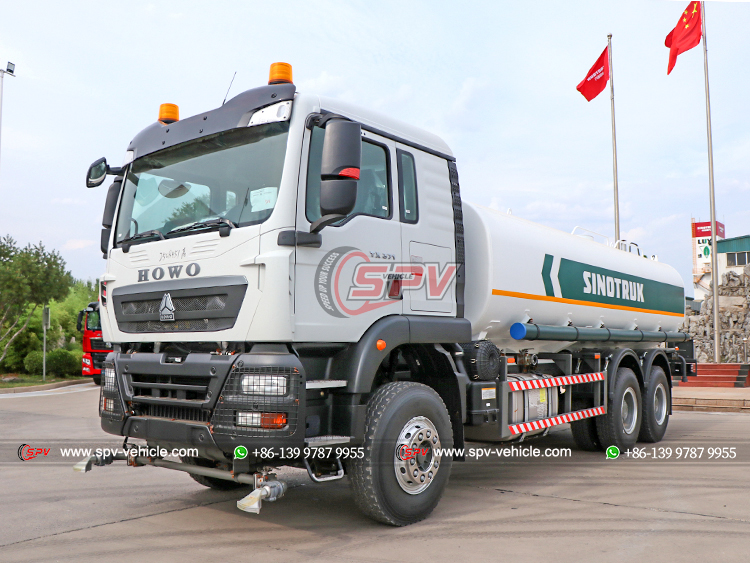 SINOTRUK Water Spray Bowser - Front Left Side